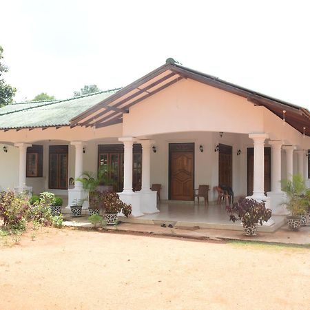 First House Mihintale 호텔 외부 사진