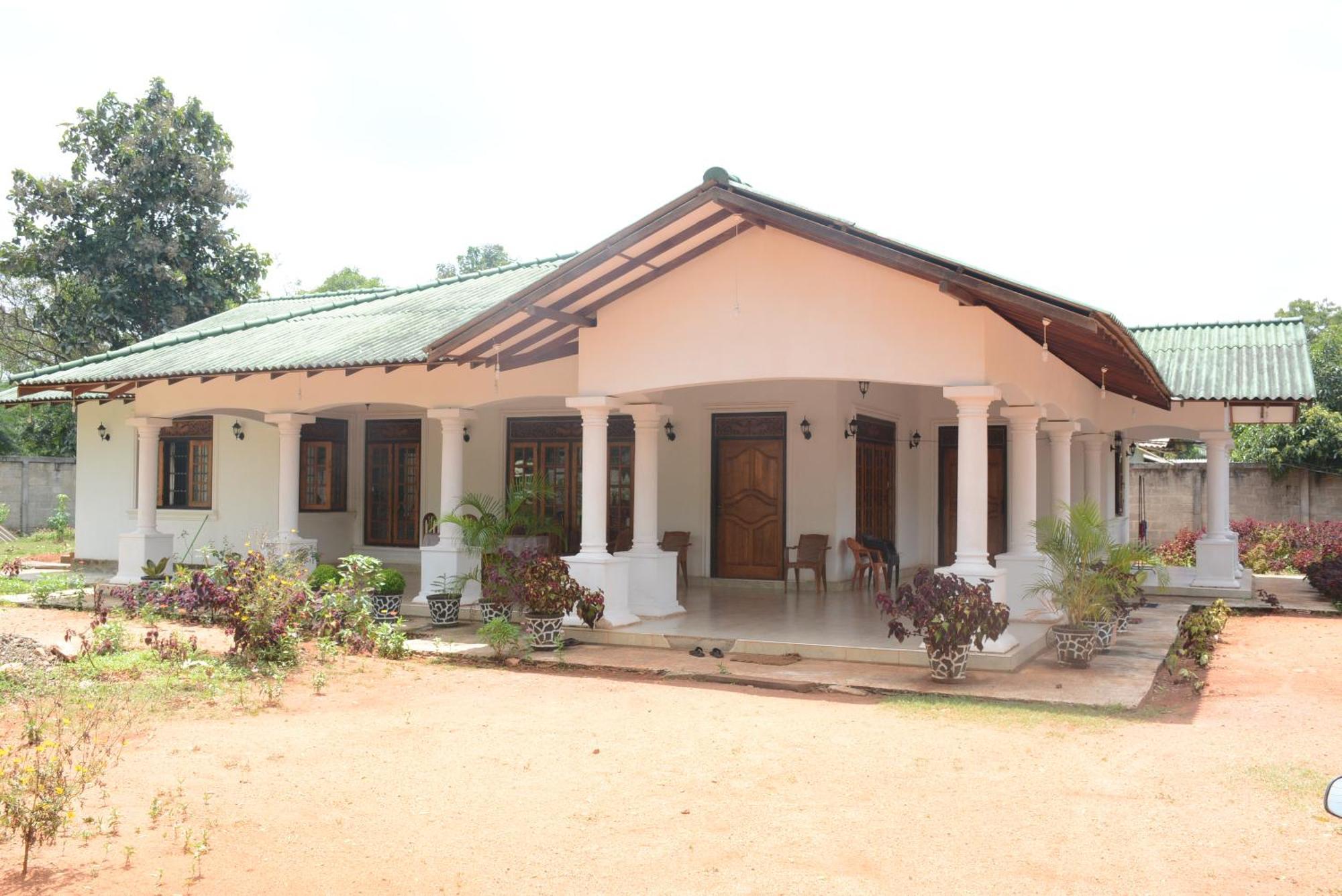 First House Mihintale 호텔 외부 사진